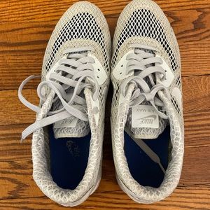 Mens white / gray Nike air max special edition US SIZE 10.5